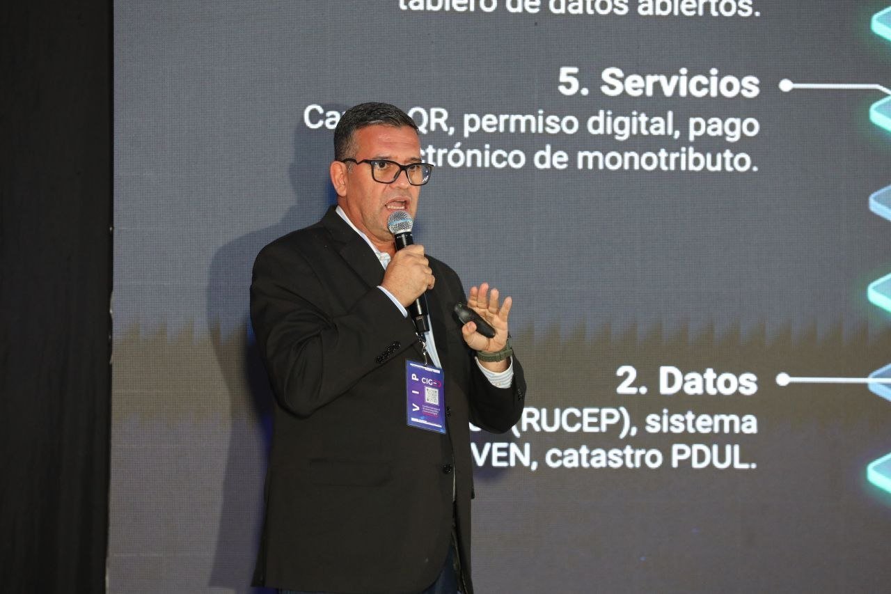 “La IA no decide, decidimos nosotros”: Girardot llevó a la CIGED en Caracas su modelo para ordenar el comercio informal